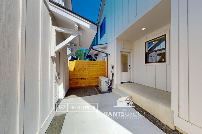Building Photo - Brand New! Modern Home in Trestlewood – Wh...