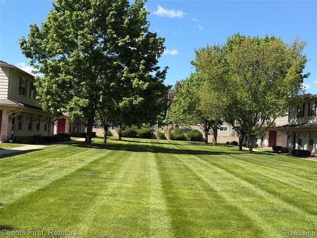 Building Photo - 204 Princeton Dr