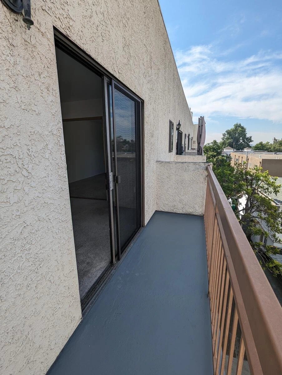 Building Photo - 1321 N Vista St