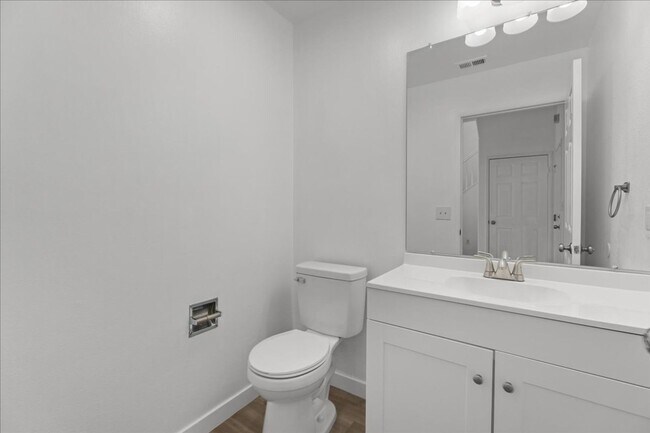 Building Photo - Fully Renovated 4 Bed 2.5 Bath Stunner In ...