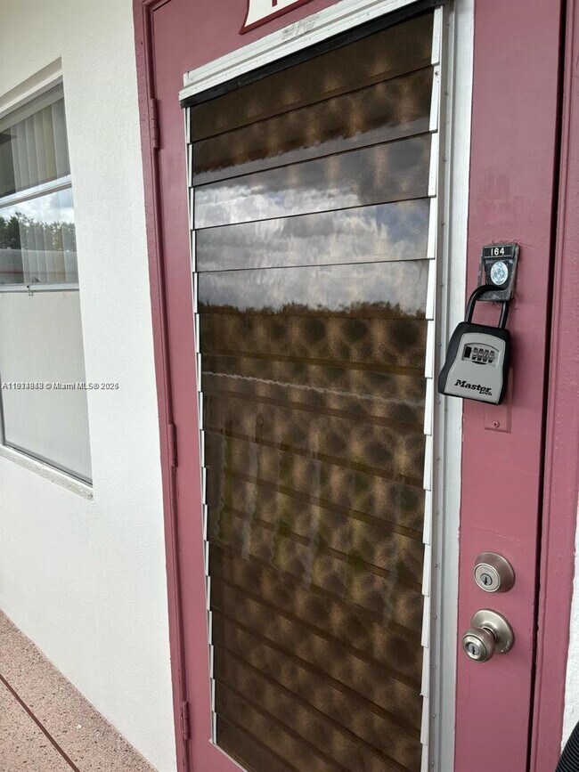 Building Photo - 164 Fanshaw D