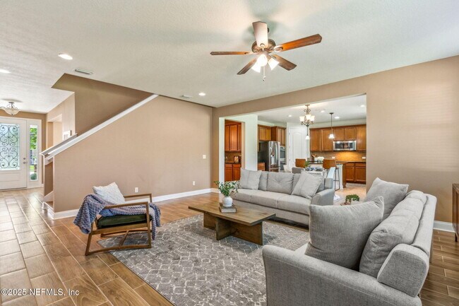 Building Photo - 11470 Glenlaurel Oaks Cir