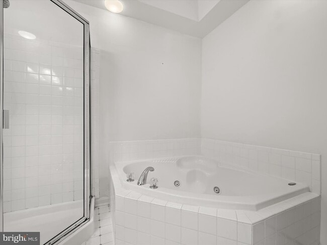 Building Photo - 10713 Symphony Way
