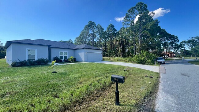 Building Photo - ADORABLE 3 Bedroom / 2 Bathroom Home in Pa...