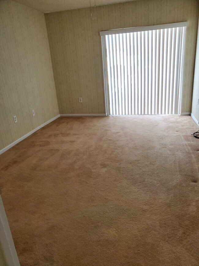 Building Photo - 1900 W 54th St