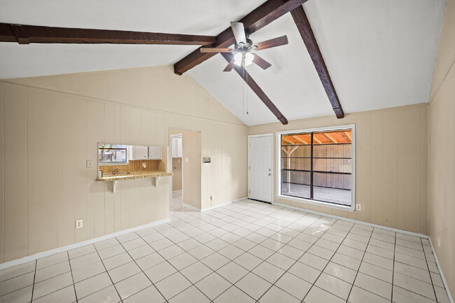 Building Photo - Charming home in Woodland Oaks Subdivision