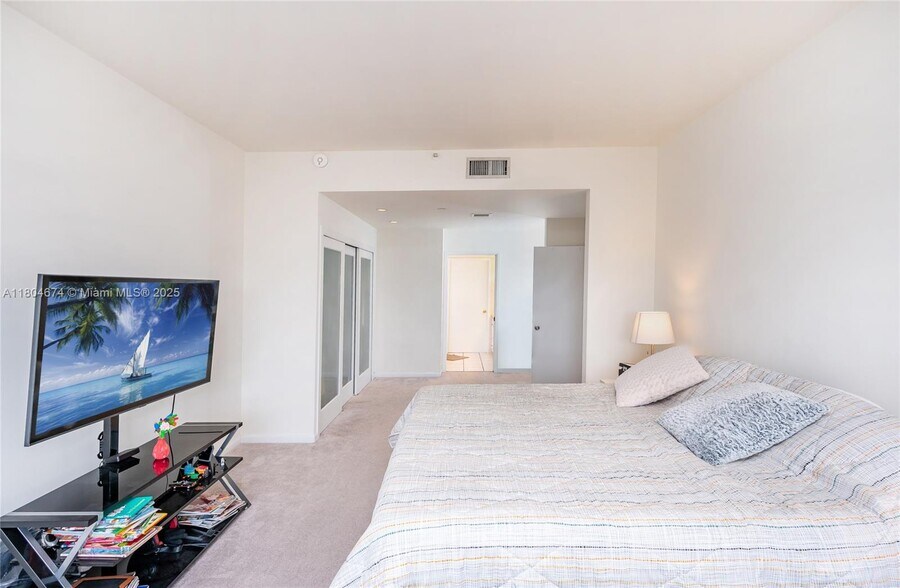 Building Photo - 151 Crandon Blvd