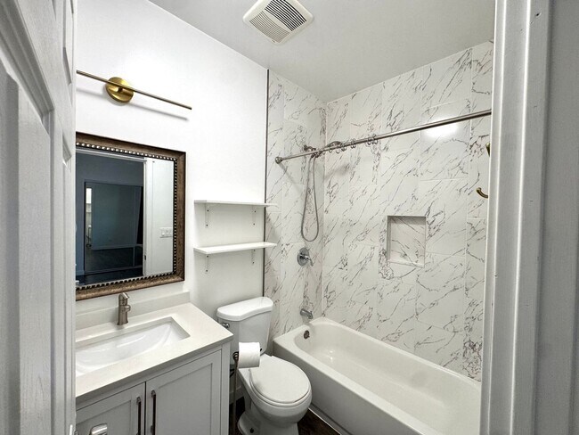 Building Photo - Renovated 3 bedroom 2 Bath house!