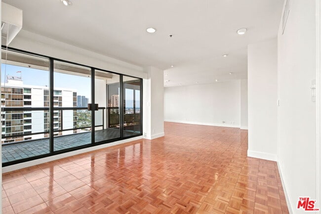 Building Photo - 10724 Wilshire Blvd