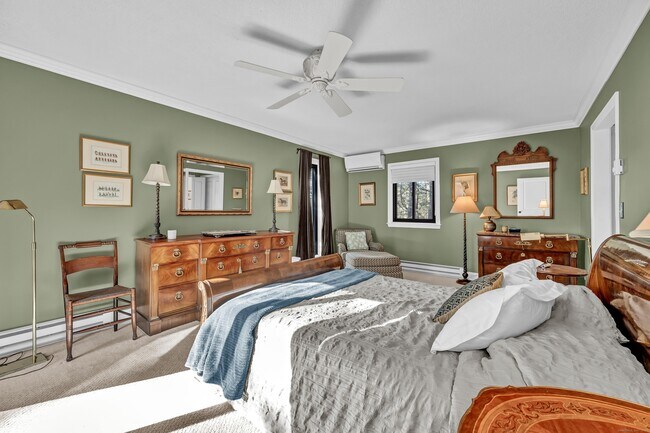 Building Photo - 123 Heritage Vlg