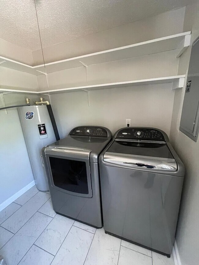 Building Photo - 1841 Dunkirk Dr