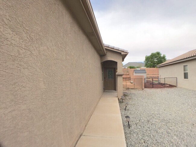 Building Photo - Spacious 3BR/2BA Los Lunas Home with Open Layout, Office Space & Refrigerated Air