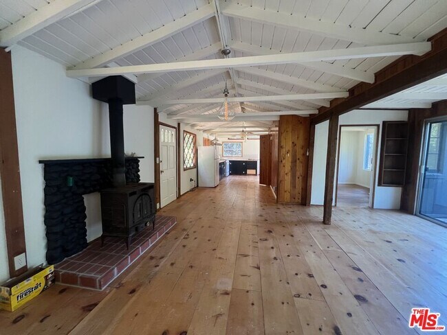 Building Photo - 764 Old Topanga Canyon Rd