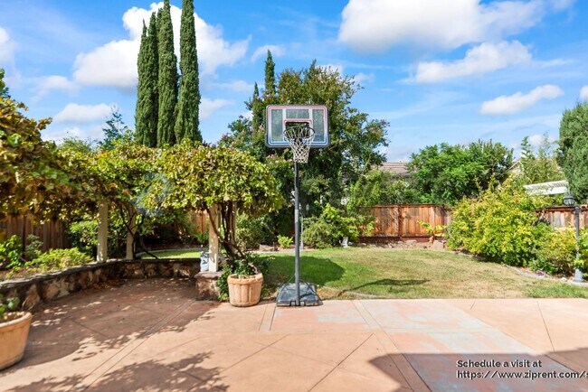 Building Photo - 4755 Fawn Way
