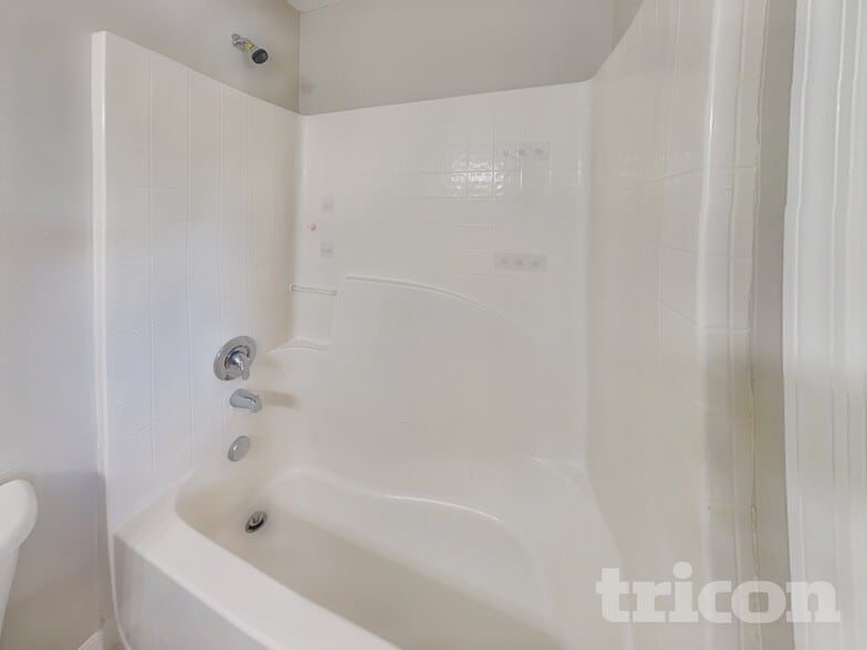 Building Photo - 13561 Linden Dr