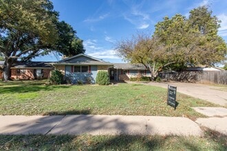 Building Photo - Beautiful 3 bedroom 2 bath home in Fountai...