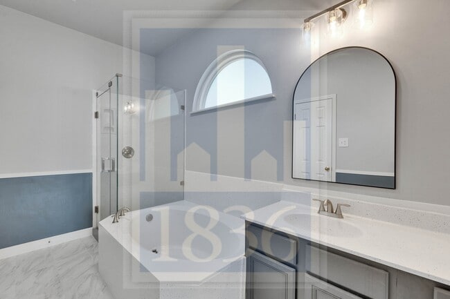 Building Photo - 1204 Thackeray Ln