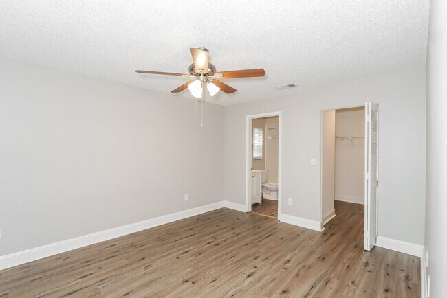 Building Photo - 14515 Wessex St