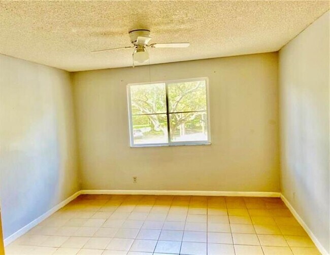 Building Photo - 9955 Westview Dr