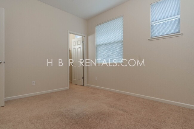 Building Photo - South Tracy 4-Bed Home with First-Floor Bedroom