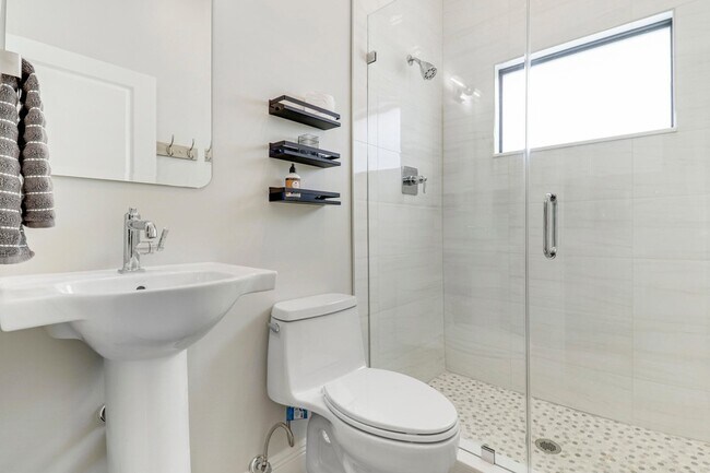 Building Photo - 10735 Lantana Rd