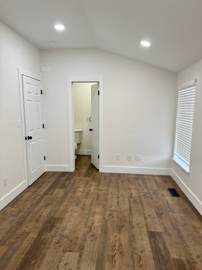 Building Photo - 740 Finn Long Rd