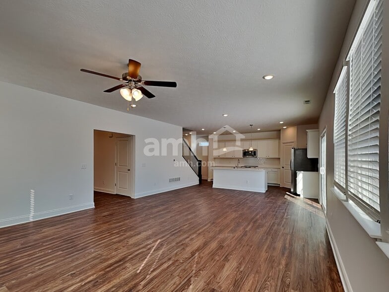 Building Photo - 802 Castor Ct