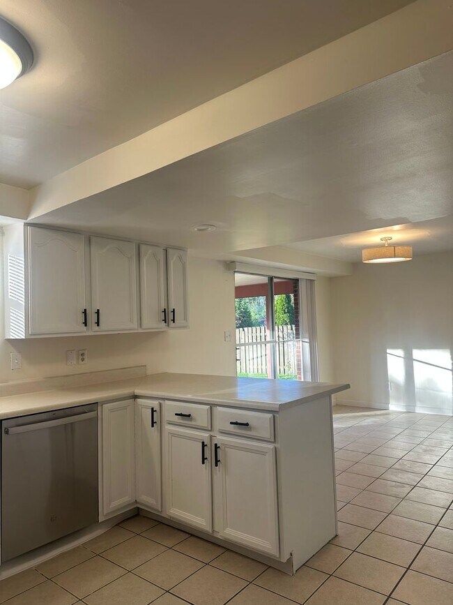 Building Photo - Welcome to this beautiful 4-bedroom, 2.5-b...