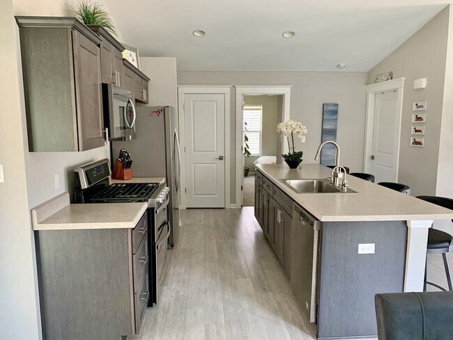 Building Photo - 104 Emerald Dr