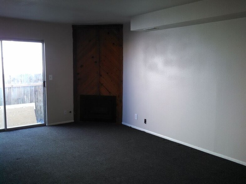 Building Photo - 3847 Benview Ave
