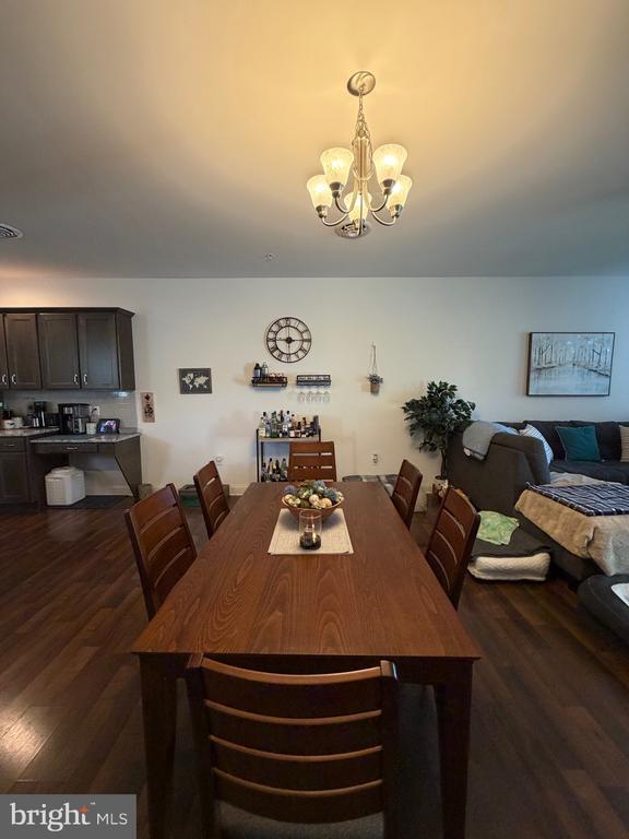 Building Photo - 109 S Village Cir