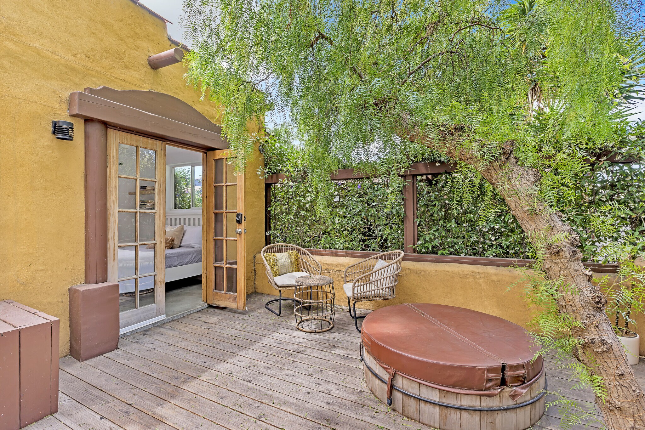 Front deck - 718 Vernon Ave