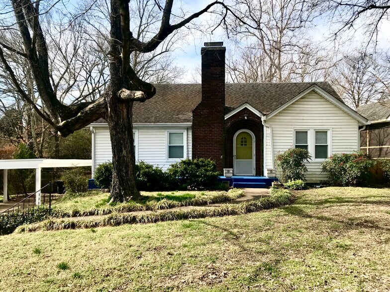 Building Photo - 1520 Riverside Dr