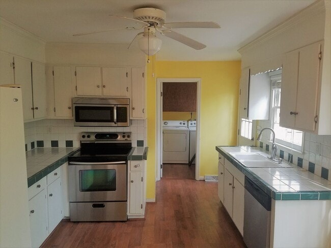 Building Photo - Spacious ranch home for rent