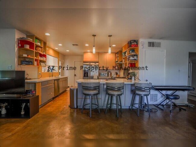 Building Photo - 351 E Encanto Dr
