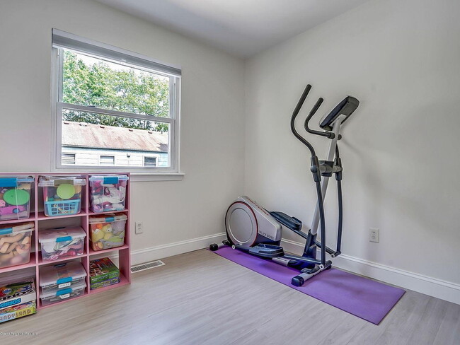 Building Photo - "Charming 3-Bed, 2- in Lakewood -