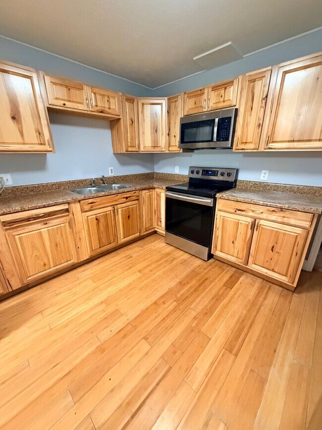 Building Photo - 5 Bedroom, 2.5 Bathroom house, Super convenient location! Arden