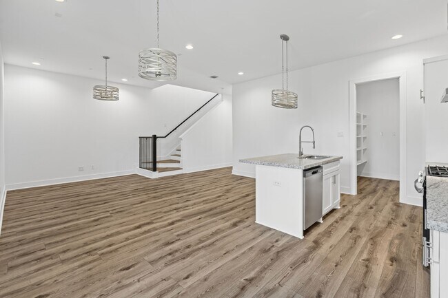 Building Photo - 5610 Savyon Dr