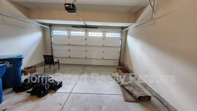 Building Photo - 340 Fox Ln