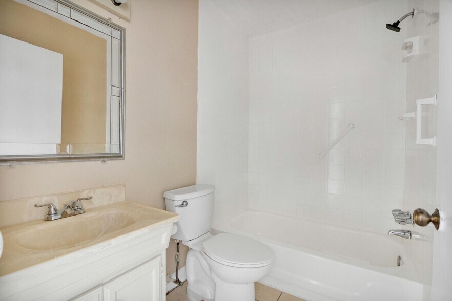 Building Photo - 9052 Wilcrest Dr