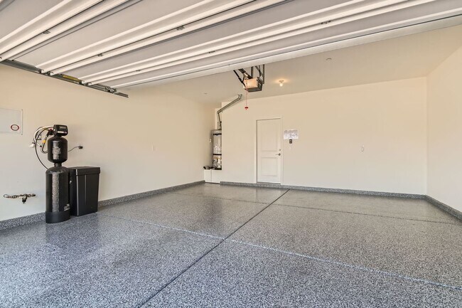Building Photo - Spacious & Smart: Southern Highlands 4-Bed...