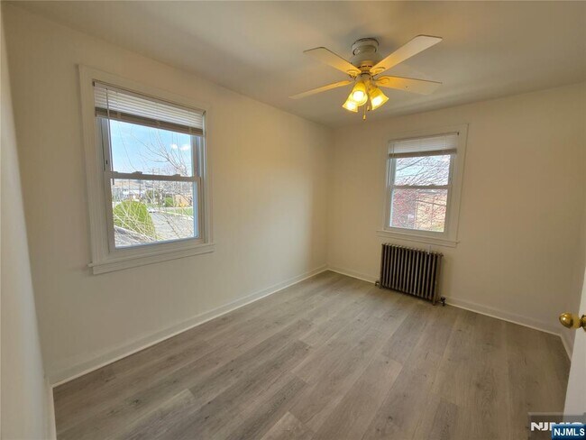 Building Photo - 683 Kingsland Ave