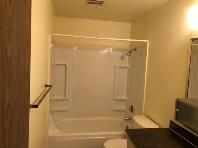 Building Photo - Two bedroom one bath duplex in Springfield!