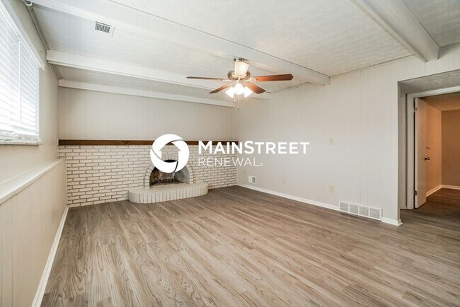 Building Photo - 4 Bedroom Pet-Friendly Home in Columbus, OH with Main Street Renewal