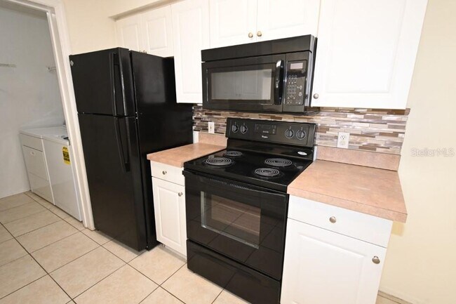 Building Photo - 5914 Willow Ridge Dr