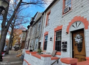 Building Photo - 329 S 4th St
