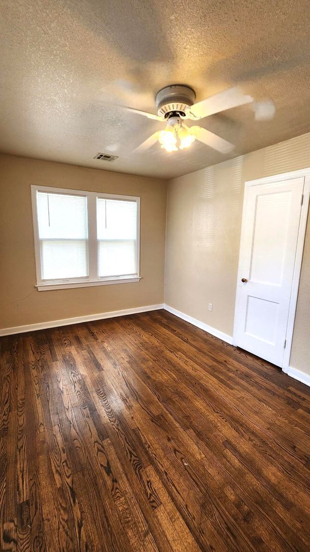 Building Photo - 1017 N Tabor Dr