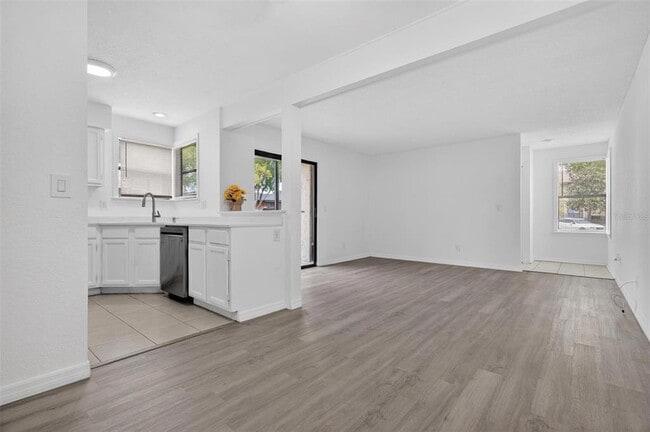 Building Photo - 2929 Antique Oaks Cir