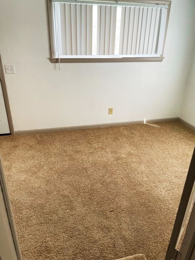 Building Photo - Lovely Two Bedroom House Near Washtenaw Golf Club!