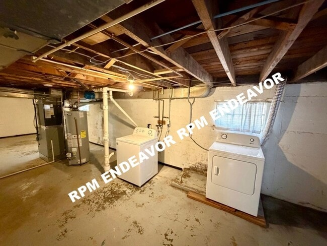 Building Photo - 6857 Julian Ave